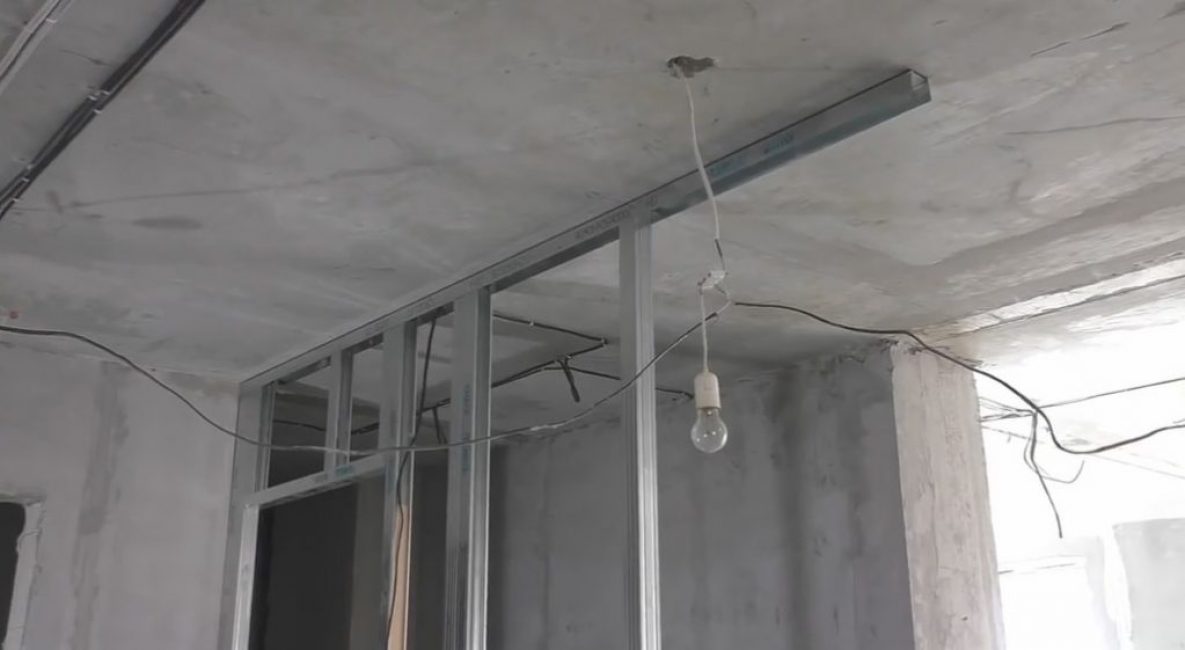 Instalace prvního profilu stojanu