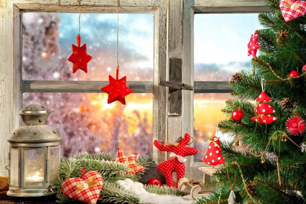 Noel ağacına sığmayan oyuncaklar, pencere kenarında kullanıma oldukça uygundur.