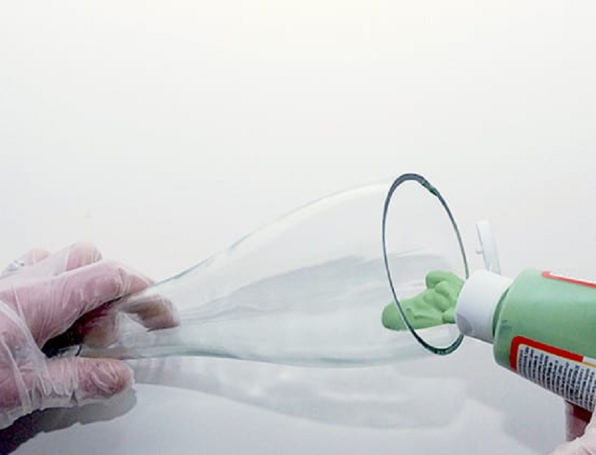 Para teñir, puede usar tanto vidrieras como pinturas acrílicas de tubos.
