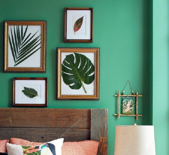 Las obras de arte de bricolaje hechas de plantas decorarán perfectamente el dormitorio.