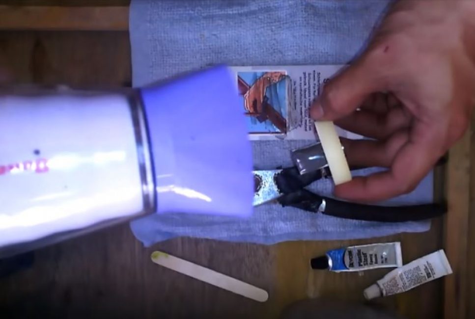 Assequeu la cola amb un assecador de cabells