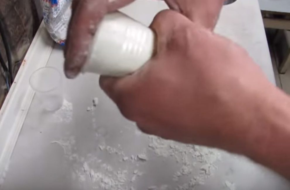 Introducir la masa en el vaso.