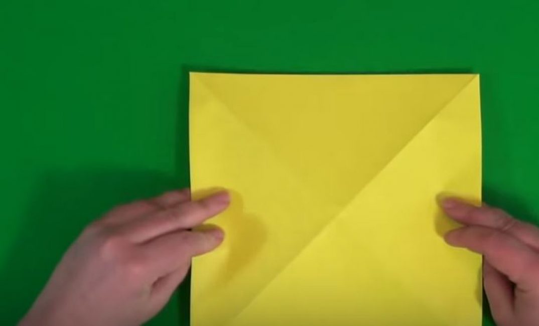 Käännä toiselle puolelle