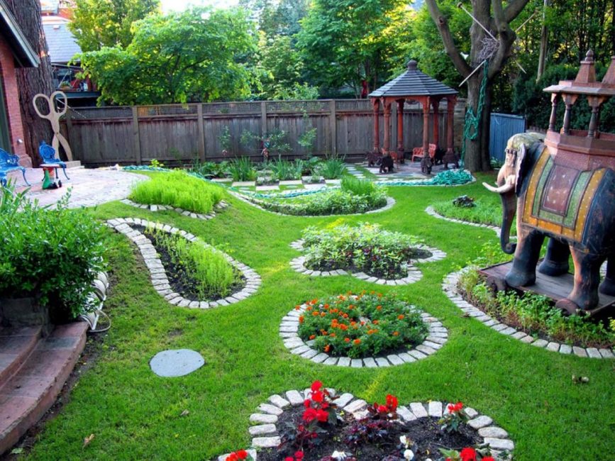 Bordes de bricolaje para macizos de flores.