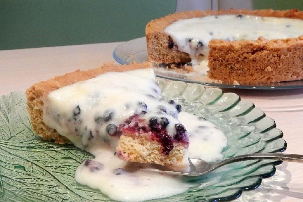 Tarta abierta de arándanos con crema agria
