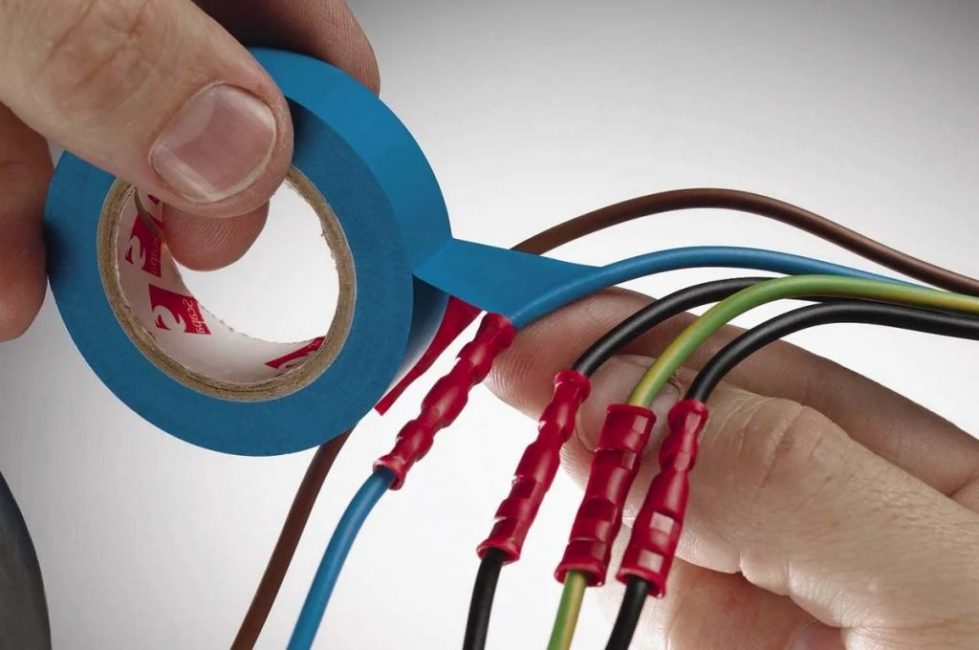 Bağlantıları elektrik bandı ile sarıyoruz
