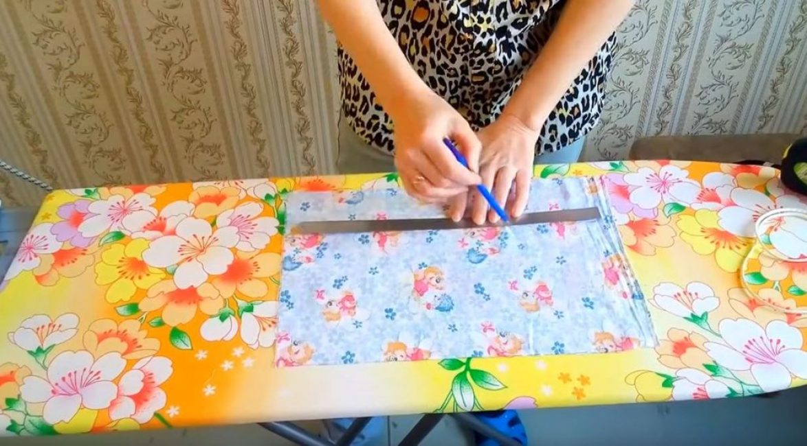 Mittaamme ja piirrämme kankaalle suorakulmion