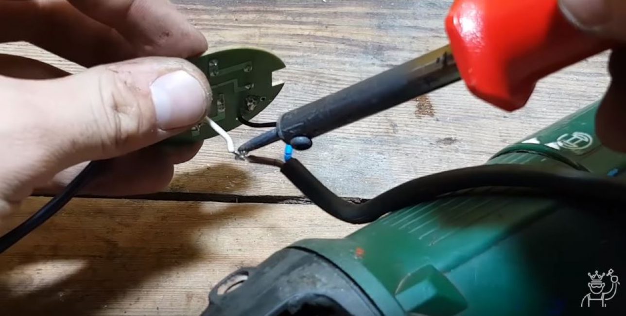 Conexión de una fuente de alimentación de 12 V CC