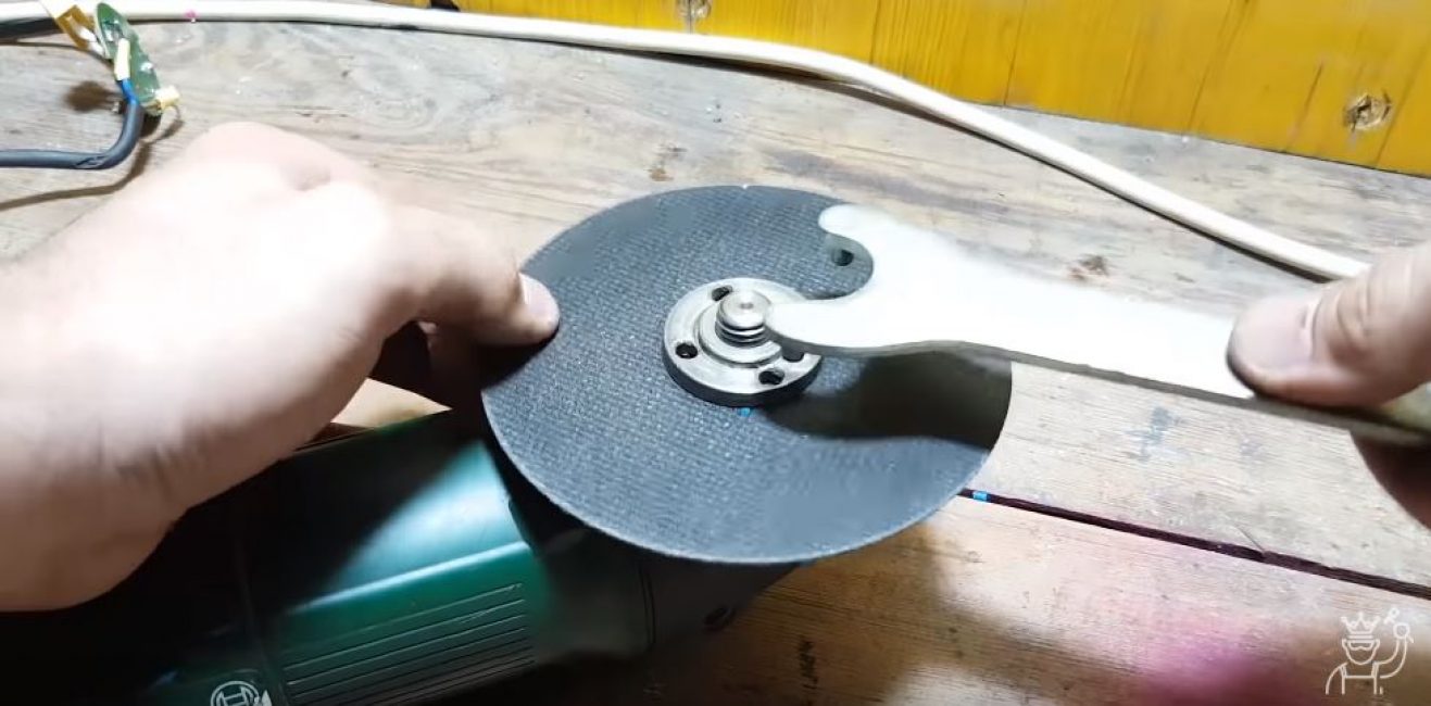 Poner un disco de corte
