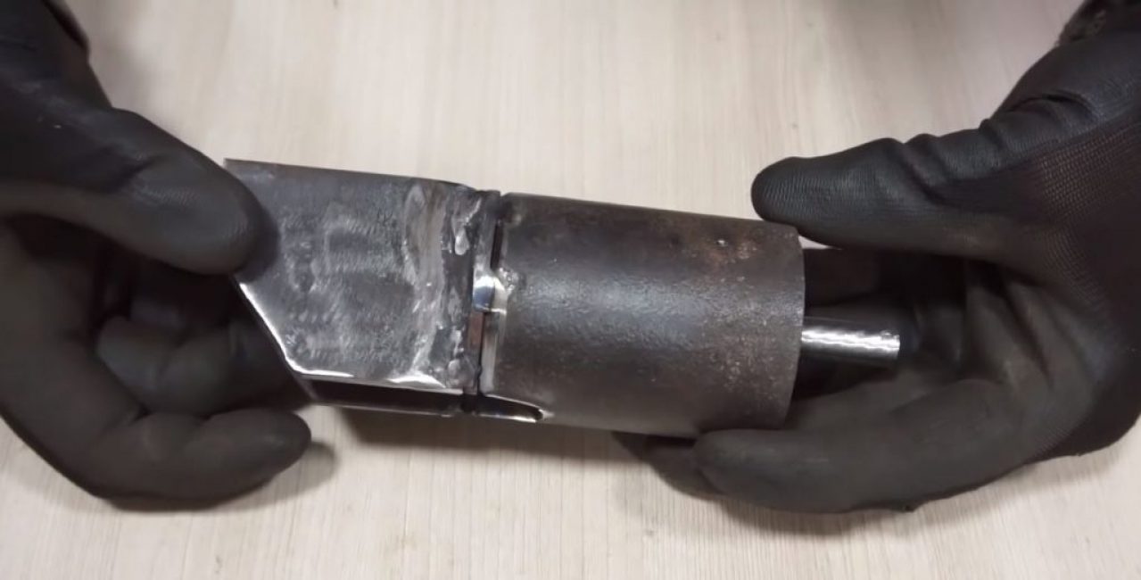 İnce bir metal levhadan iki göz kestik