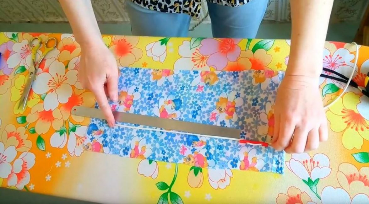 asetamme paperiliittimen 25 cm etäisyydelle pitsin päästä