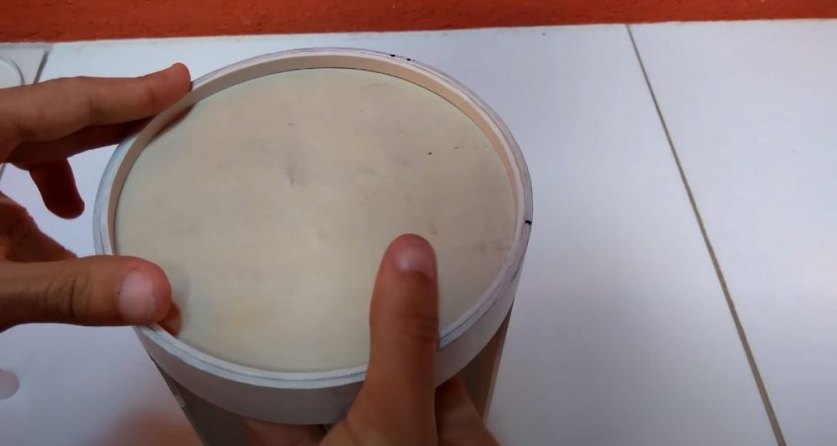 Yanları gövdeye yapıştırın