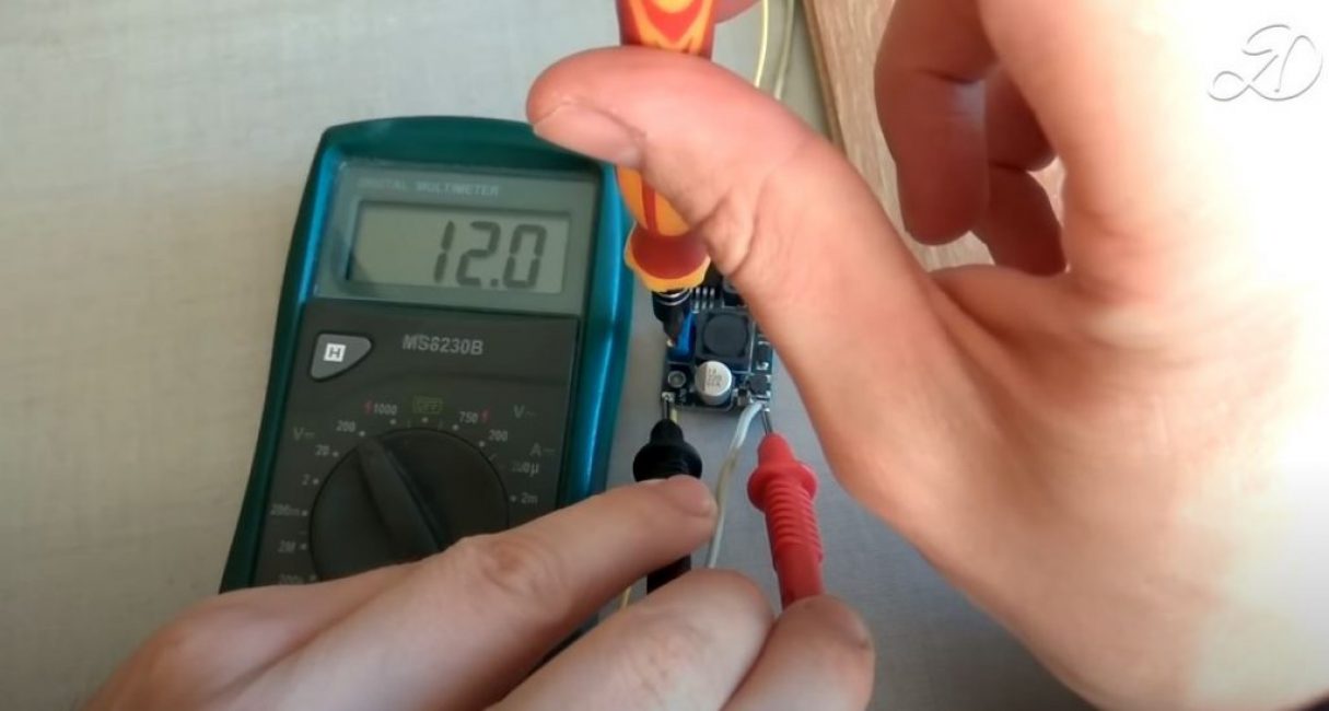ajustat a la sortida de 12 V