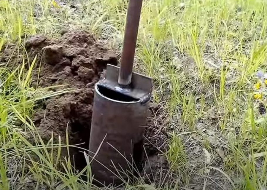 Inserte el taladro y comience a girarlo.