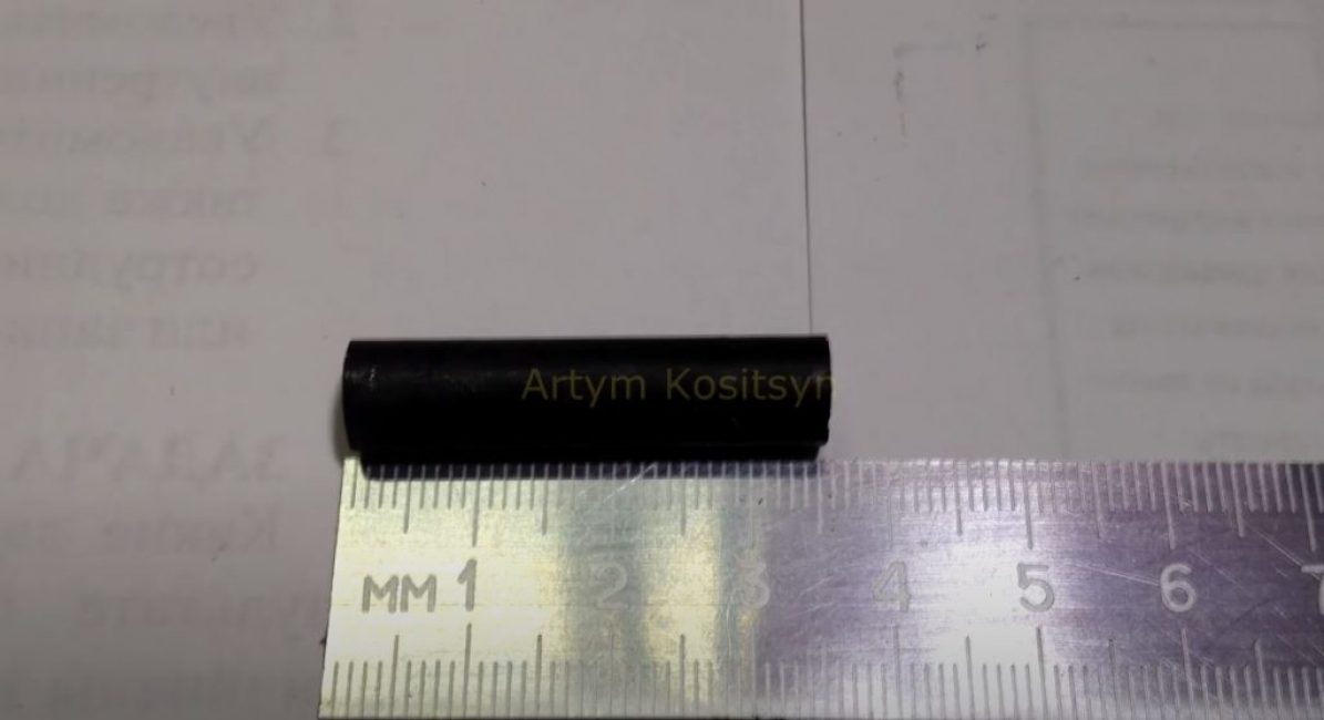 Ferrit çubuktan 35 mm uzunluğunda bir parça kesin