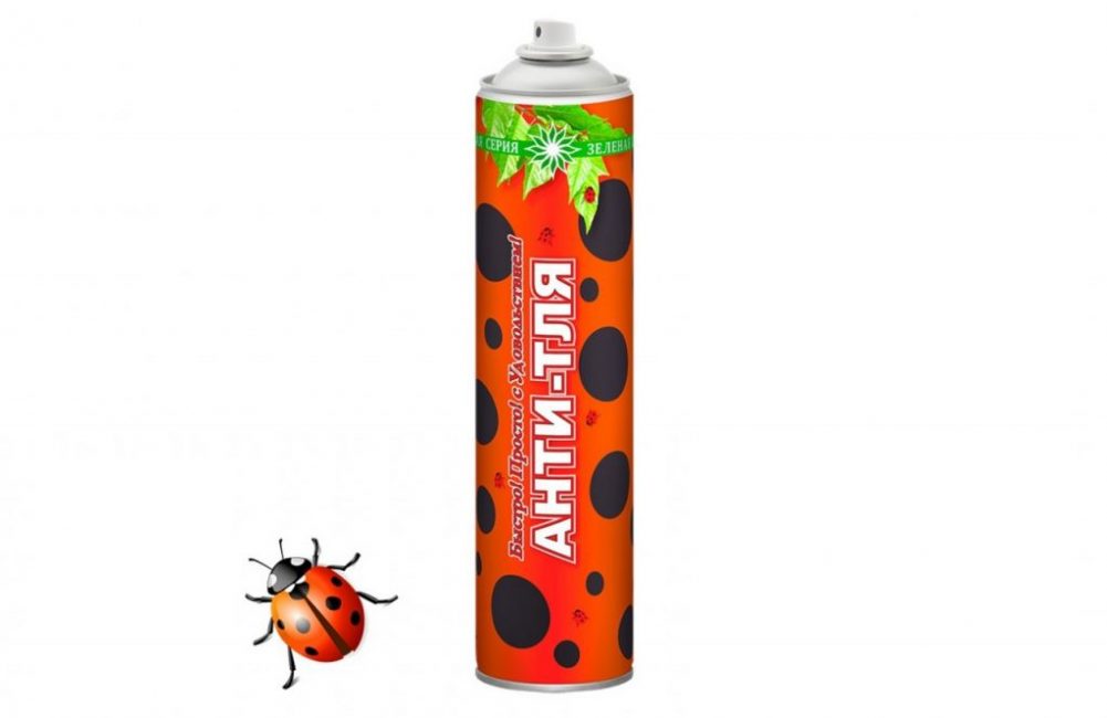 Aplicación de productos químicos de fábrica en forma de aerosol.